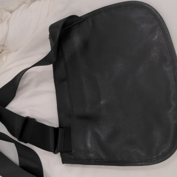 Tumi Crossbody Leather bag - Picture 5 of 7